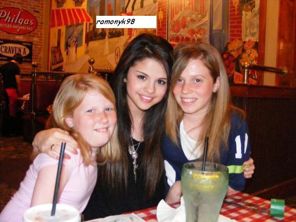 selena_gomez_1223316841 - SELENA GOMEZ POZE RARE