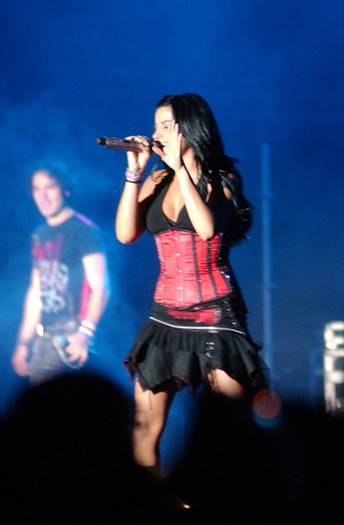 7wpuck8 - Poze Maite Perroni