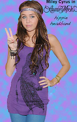 6 - Miley Cyrus imbracata in haine purpurii