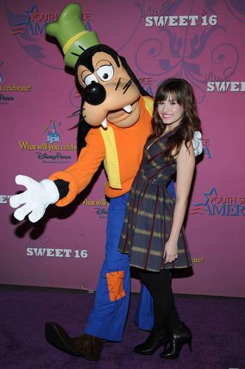 demilovato_net-3mileyssweet16-0004 - 0-Demi Lovato-0