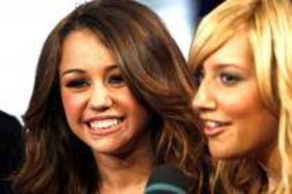 miley si ashley - hannah montana miley