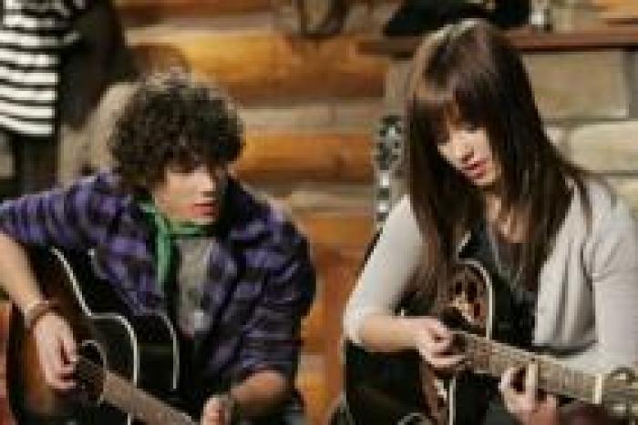 ALJJTSSKKYMMQJSLLFM[1] - camp rock and Jonas Brothers