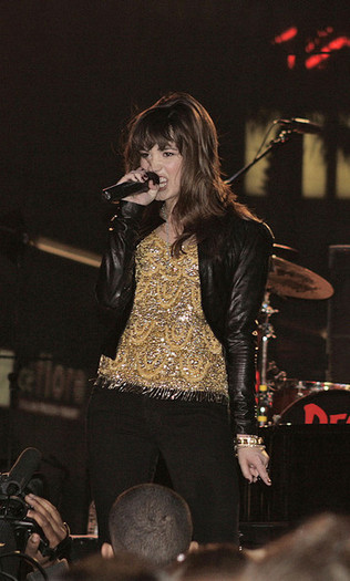 Demi+Lovato+Rocks+Hollywood+VMG8DkO5-MPl - 0-Demi Lovato-0