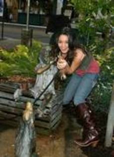 ESEMUEJETOGOJJUMKQS - vanessa si ashley