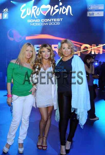 lapetrecereadelaeurodom - Elena Gheorghe