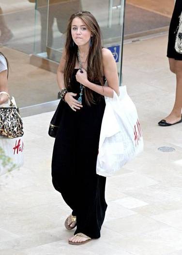 miley_cyrus_loves_h_m