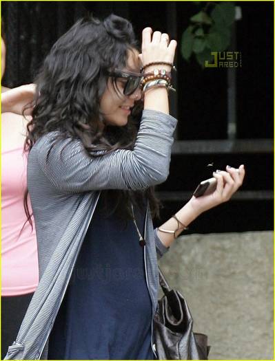 vanessa-hudgens-hollywood-home-14 vanessa-hudgens-hollywood-home-14
