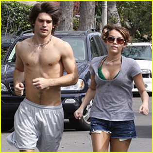 miley-cyrus-justin-gaston-running