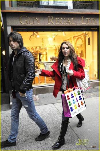 mileycyrusserendipityshxs9 - cele mai rare poze cu miley Cyrus