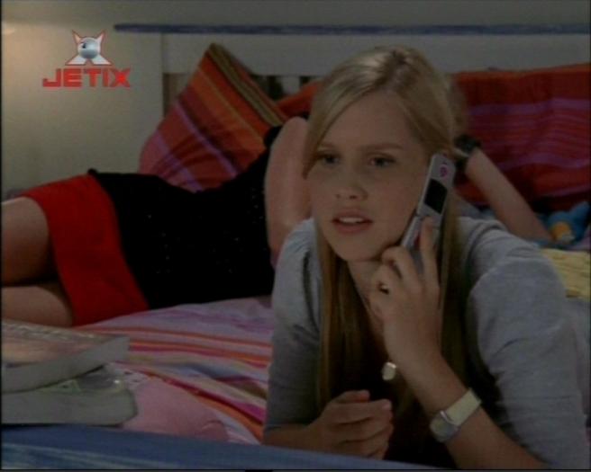 emma speak at phone - Emma in h2o