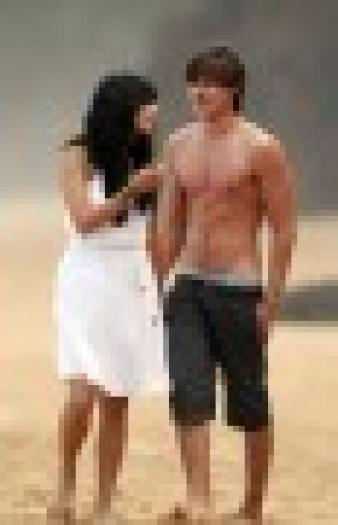 vanessa-zac-hawaii-10268-5_thumb - Vanessa Hudgens and Zac Efron in  vacanta si alte poze cu ei