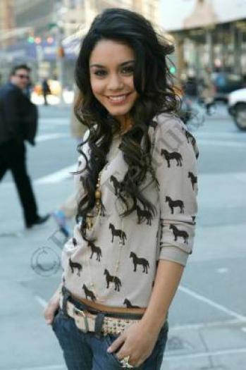 o619945408_small - vanessa hudgens