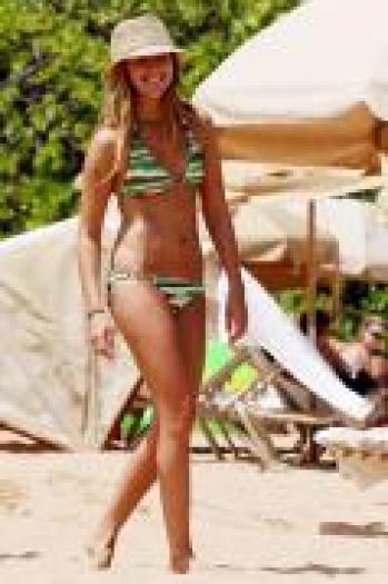 MNXCZIPEQCPHDDLDWFV - ashley tisdale
