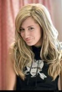 HROUVZVYKCYROQQDCWM - ASHLEY TISDALE SEDINTA FOTO 11