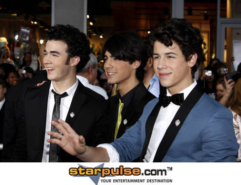 Kevin%20Jonas,%20Nick%20Jonas%20and%20Joe%20Jonas-DGG-021487 - JHONAS BROATHER