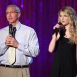 Taylor_Swift_1230495351_3