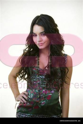 VANESSA-vanessa-anne-hudgens-4112494-400-600 - vanessa anne hudgens