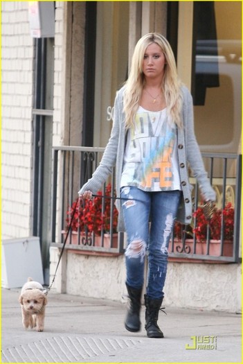 34rbwqf - Ashley Tisdale