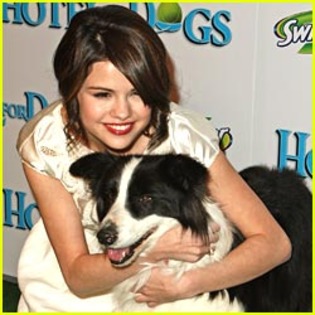 selena-gomez-do-something - selena si un caine