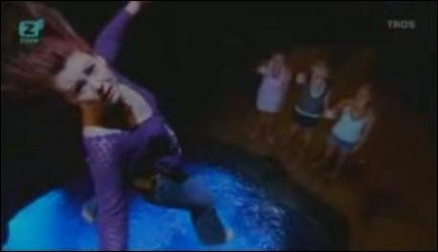 ele o ridice pe charlotte...dusmanul lor