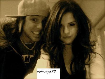 f_SelenaKidsm_de3cca2 - SELENA GOMEZ POZE RARE