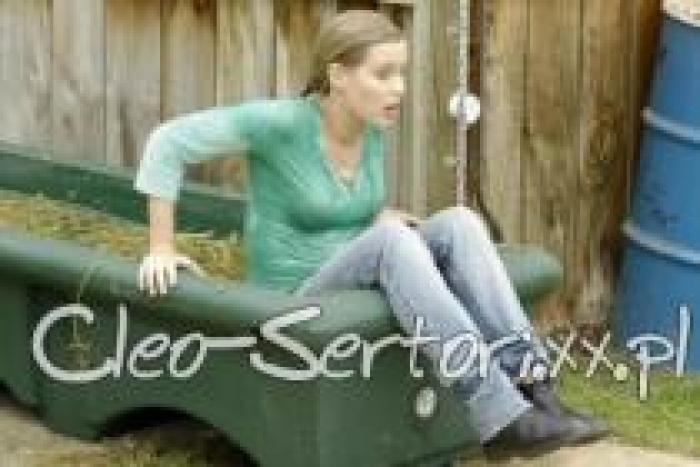 UXOAYEOCHTYYYHBTSDT - Emma