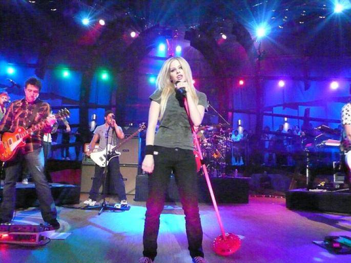 BXJCMONTKVHFJPKAKWO - AVRIL LAVIGNE