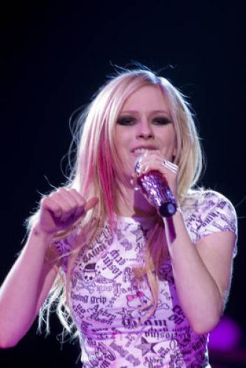 Avril%20Lavigne-ADB-018128[1]