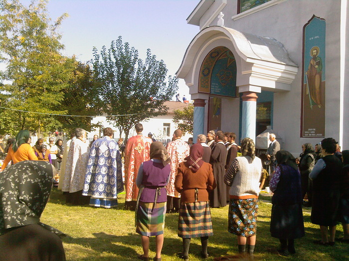 Fotografii-0168 - Vadastra -La biserica