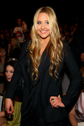 BCBGMaxAzria+Front+Row+Spring+2010+MBFW+9aouArENP0Pl