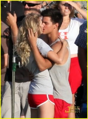 TAYLOR SWIFT AND TAYLOR LAUTNER KISSYNG - POZE TAYLOR SWIFT