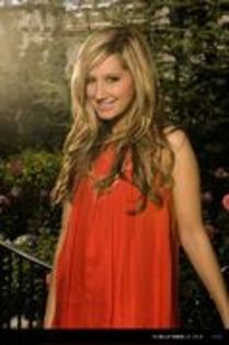 YMTRZATNJHAYXNVJZRU - ASHLEY TISDALE SEDINTA FOTO 9