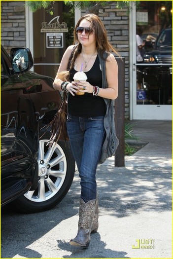 2cf71qp - Miley Cyrus is Coffee Bean Cute