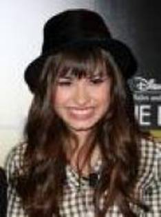 YSRKBMPHCPTYKMTIMLZ - Demi Lovato