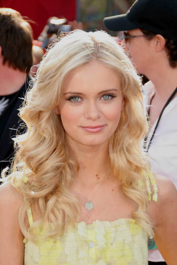 607_SaraPaxton05_1213496110 - Sara Paxton