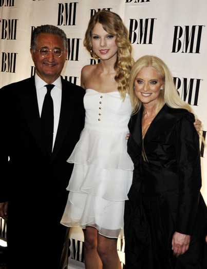 BMI+57th+Annual+Pop+Awards+Arrivals+4HB99bErJCLl
