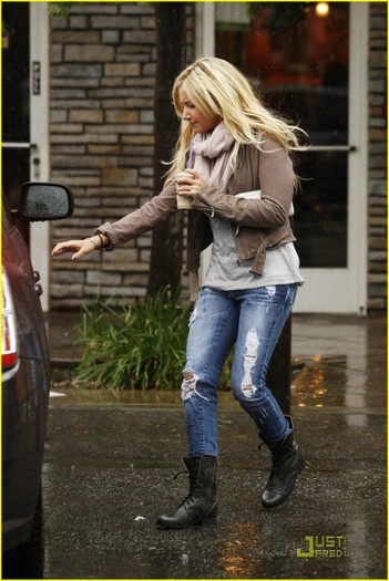 2ptnkfm - Ashley Tisdale
