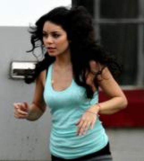 LECJJVBLNCPNIMRGQQD - mania hsm si vanessa
