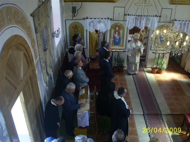 Kopia_av_A_DOUA_ZI_DE_PASCI_SI_CEI_16_POPI_IN_26_04_2009_LA_MARCOVAT_062 - Biserica Catolica