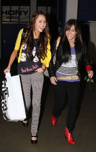 4 - Miley Cyrus si Vanessa Hudgens