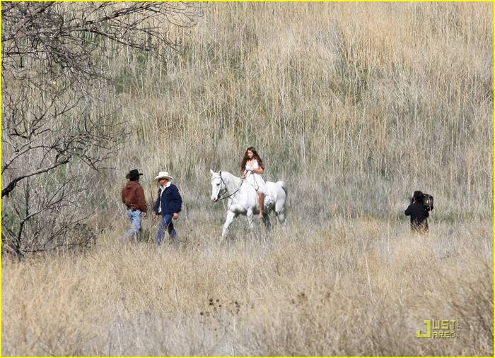 miley-cyrus-white-horse-photo-shoot-18