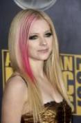 b9d75b2046e48f4e[1] - Avril Lavigne