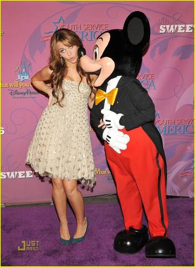 justingastonmileycyrussko1 - miley cyrus si miki mouse