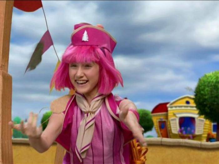 XQQRYNWDYDDSNJPDMAC - Stefania Lazy Town