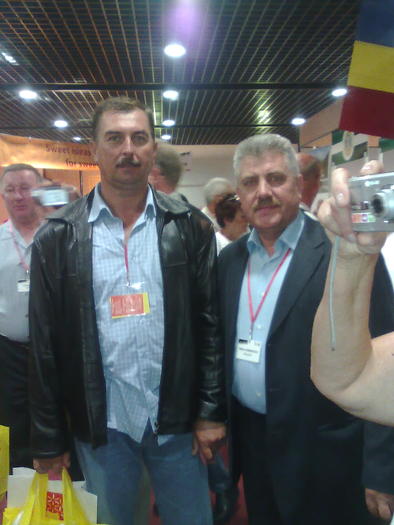 gogu cu Pres. asoc Moldovene. - ApiMondia