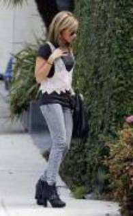 PQSZKLDNUNUAAXXDNUC[1] - ashley tisdale