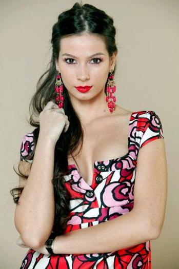Iuliana Luciu - Voteaza cea mai sexy vedeta de pe acasatv