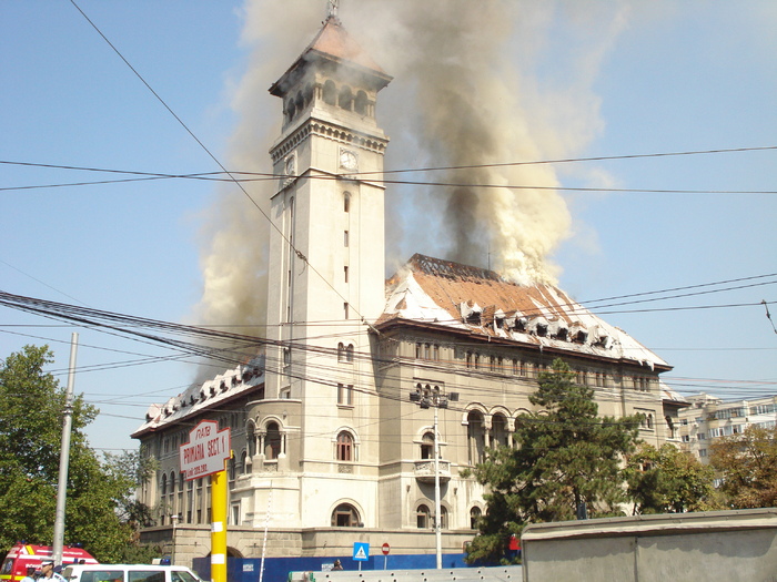 INCENDIU LA PRIMARIA SECT.1