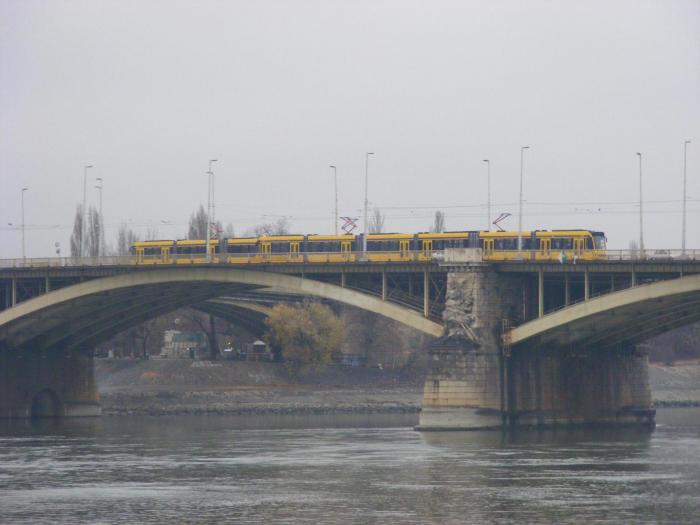 065; Budapesta
