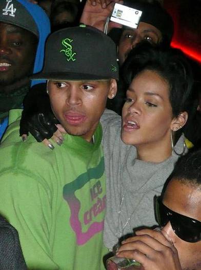 rihanna-chris-brown-wenn.0.0.0x0.400x534 - RiRi and Chris Brown